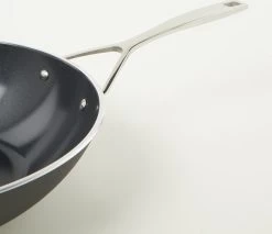 Demeyere Alu Pro Ceraforce Wok - 30 Cm -Thuiskeuken 1200x1036 1