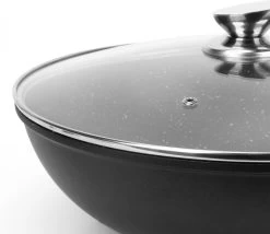 Swiss Pro+ - Marmeren Wokpan - Ø 32 Cm - Geschikt Voor Alle Warmtebronnen -Thuiskeuken 1200x1038