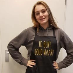 Keukenschort Met Grappige Tekst Bedrukt Cadeau Jij Bent Goud Waard| Katoenen Barbecueschort Keuken BBQ Schort Kookschort Kokschort | Opa Oma Mama Papa Juf Meester Bedanken Collega Vriendin Juffendag Vaderdag Moederdag Verjaardag Man Vrouw -Thuiskeuken 1200x1200 1075
