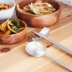 House Of Husk 1 Persoons Chopstick Lepel Set - 1 Paar Metalen Koreaanse Eetstokjes - Inclusief Eetlepel En Houder - RVS - Metaal - Eetstokjes - Koreaans - Vaatwasserbestendig - Sushi Chopsticks - Noodles - Zilver -Thuiskeuken 1200x1200 1155