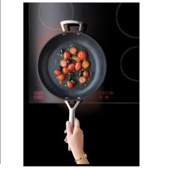 Le Creuset Koekenpan Les Forgées TNS - ø 28 Cm - Standaard Anti-aanbaklaag -Thuiskeuken 1200x1200 144