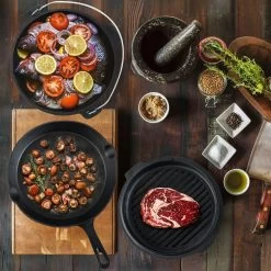 Dutch Mountains Gietijzeren Pannenset 7-delig - Dutch Oven – Braadpan - Grillpan - Hapjespan - Kookset In Houten Transportkist - Deksellifter - Brander -Thuiskeuken 1200x1200 880