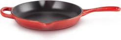 Le Creuset - Gietijzeren Ronde Skillet In Kersenrood 23cm 13 Le Creuset - Gietijzeren Ronde Skillet In Kersenrood 23cm -Thuiskeuken 1200x397