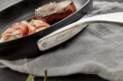 Demeyere Alu Pro Dura Glide Koekenpan - Ø 24 & Ø 28cm - Titanium 14 Demeyere Alu Pro Dura Glide Koekenpan - Ø 24 & Ø 28cm - Titanium -Thuiskeuken 1200x799 8