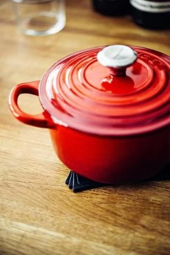 Le Creuset Signature Braadpan - 4,2 L - 24 Cm - Kersenrood -Thuiskeuken 801x1200 1