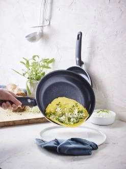 GreenPan Cambridge Hapjespan Met Deksel 24cm - Zwart - Inductie - PFAS-vrij -Thuiskeuken 899x1200 8