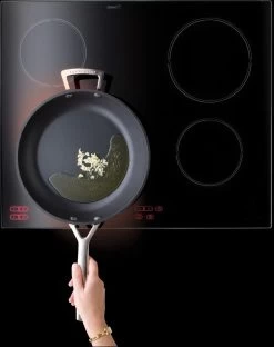 Le Creuset Koekenpan Les Forgées TNS - ø 28 Cm - Standaard Anti-aanbaklaag -Thuiskeuken 951x1200