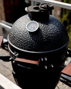 The Bastard Urban Medium - Kamado Barbecue - Kamado BBQ -Thuiskeuken 960x1200 2